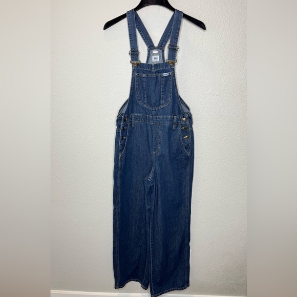 Lee Women's Relaxed Fit Heritage Overall with Utility Details Size Medium - Picture 4 of 13